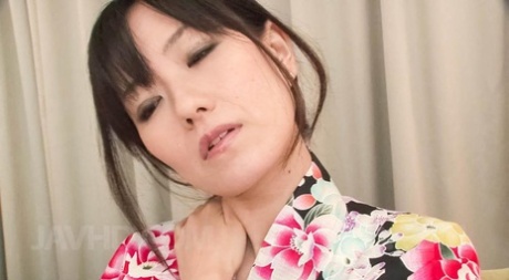 Manami Komukai niezła gwiazda porno kino