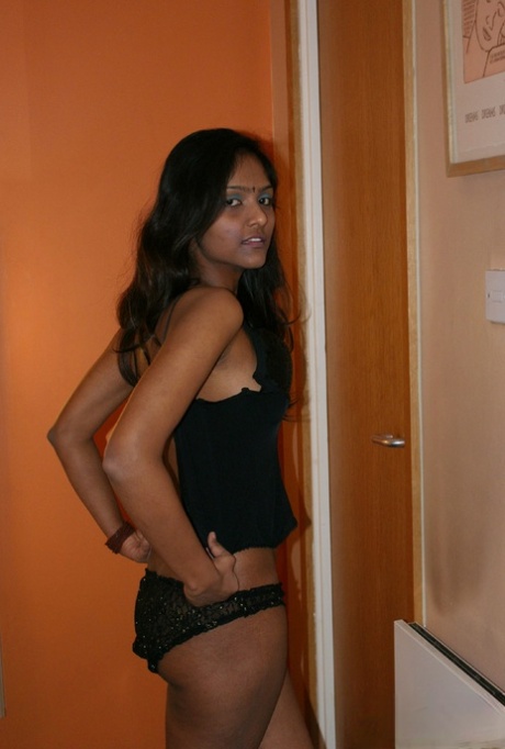 Divya Yogesh model ekskluzywny kolekcja